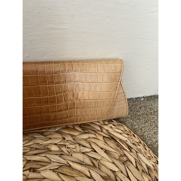 Kenneth Cole beige ombre crocodile embossed long hot dog clutch flap closure - Picture 10 of 10
